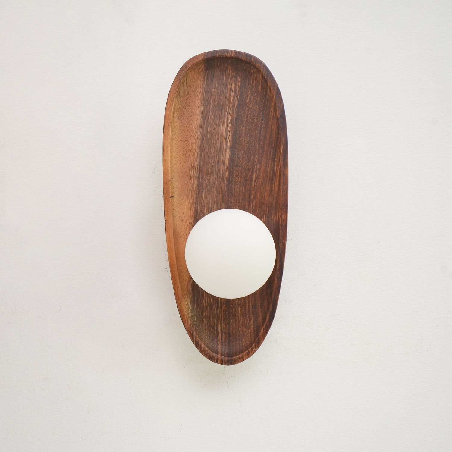 Wynaes Minimalist Wall Light