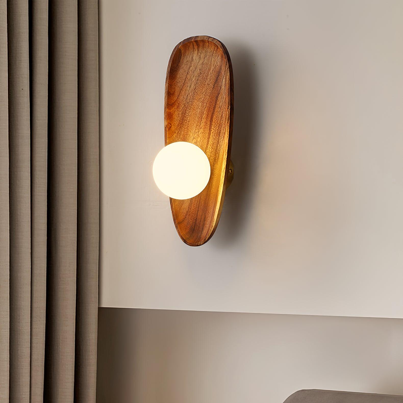 Wynaes Minimalist Wall Light