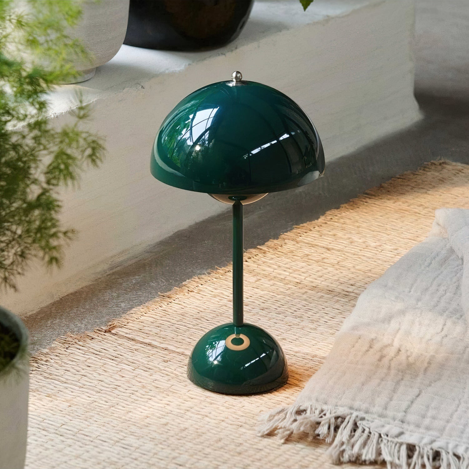 Elenva Outdoor Table Lamp