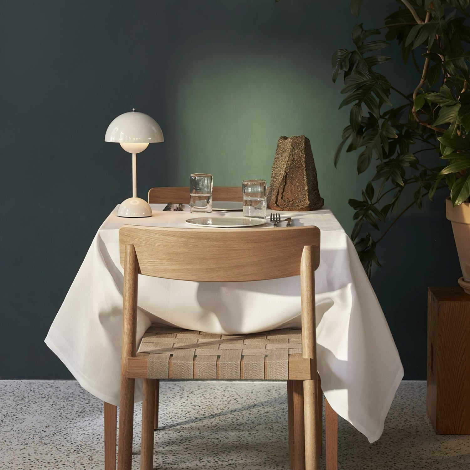 Elenva Outdoor Table Lamp