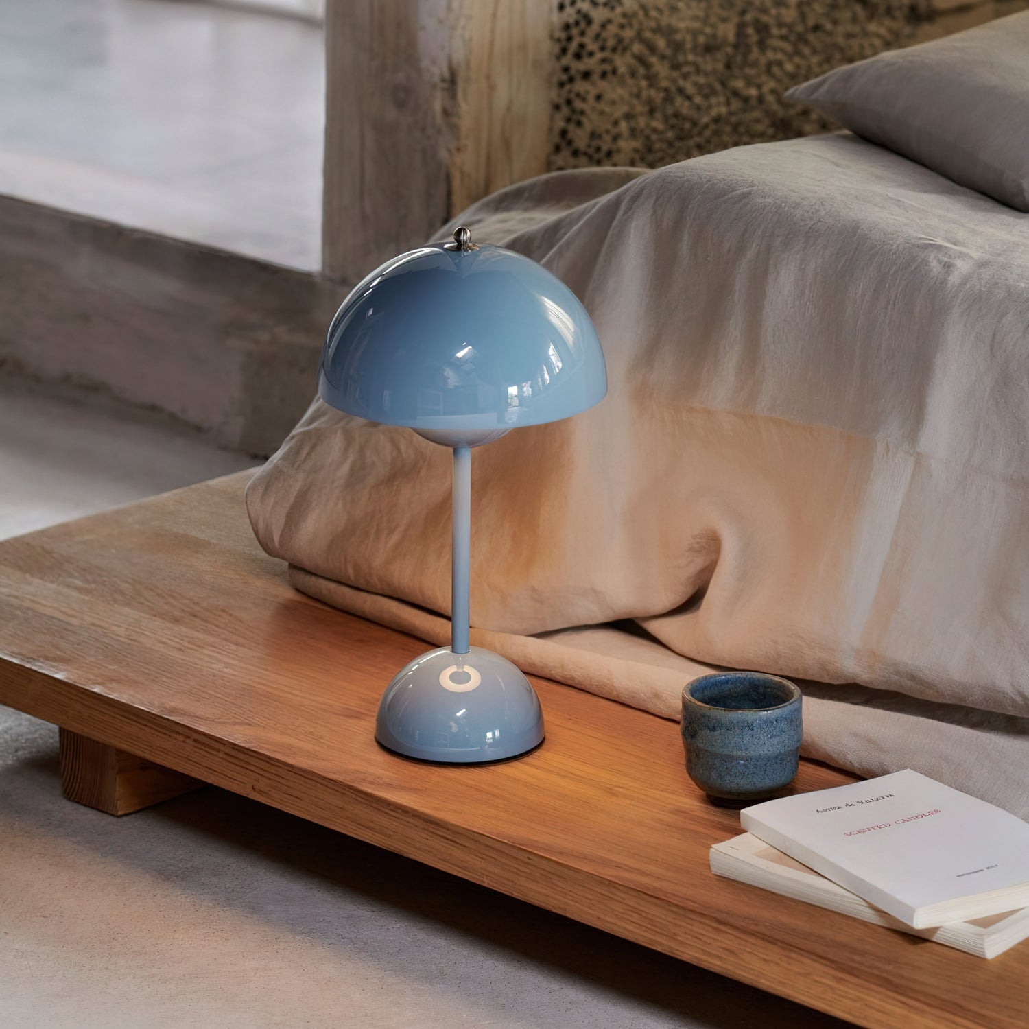 Elenva Outdoor Table Lamp