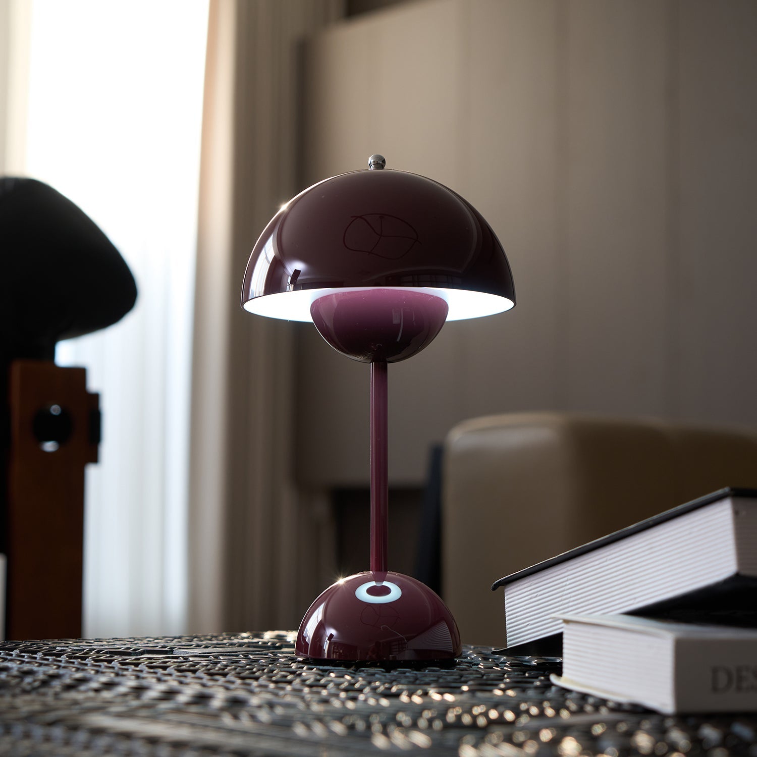 Elenva Outdoor Table Lamp