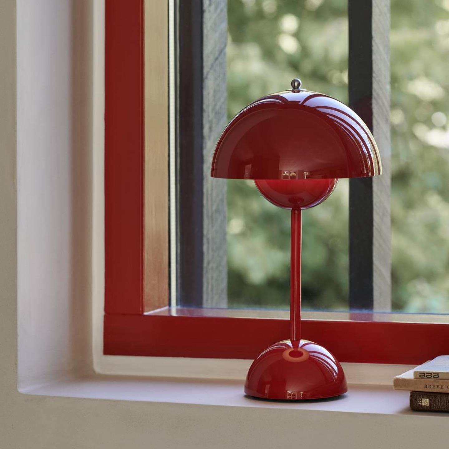 Elenva Outdoor Table Lamp