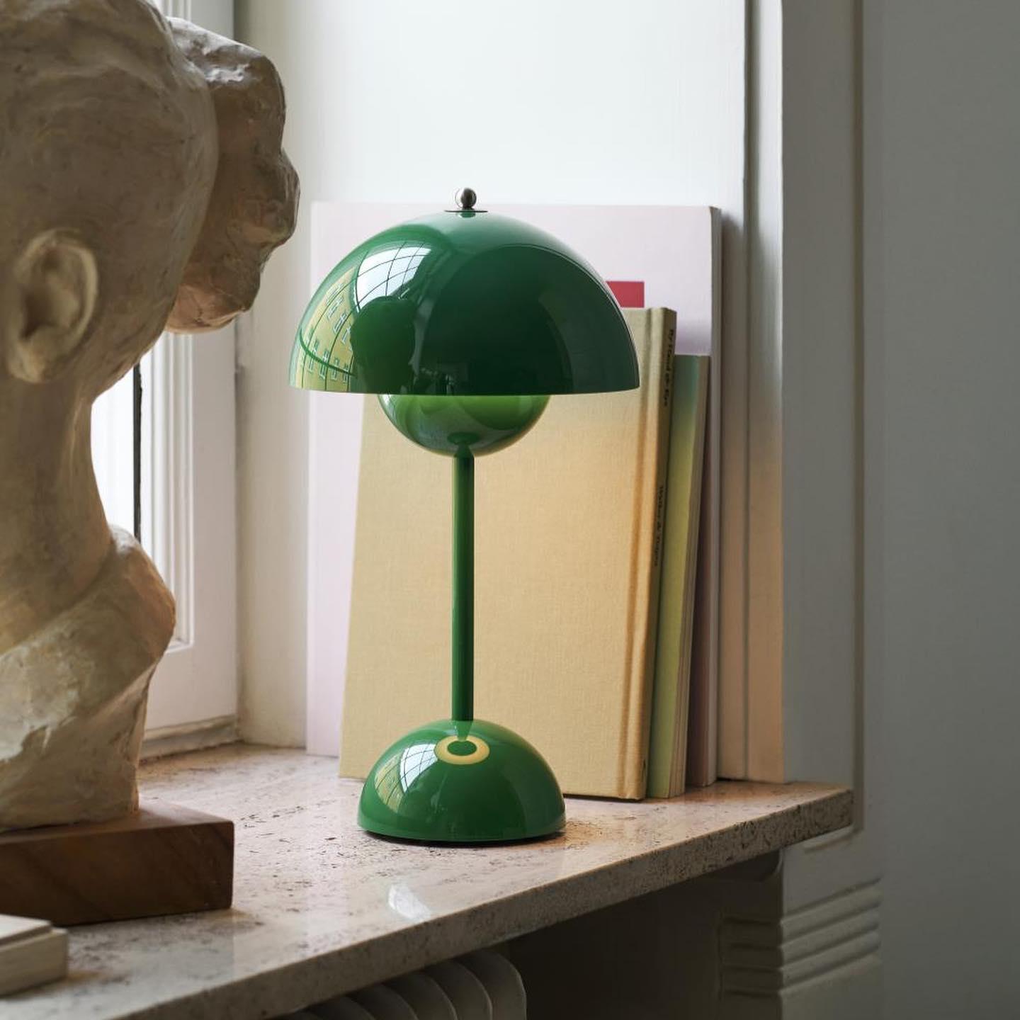 Elenva Outdoor Table Lamp