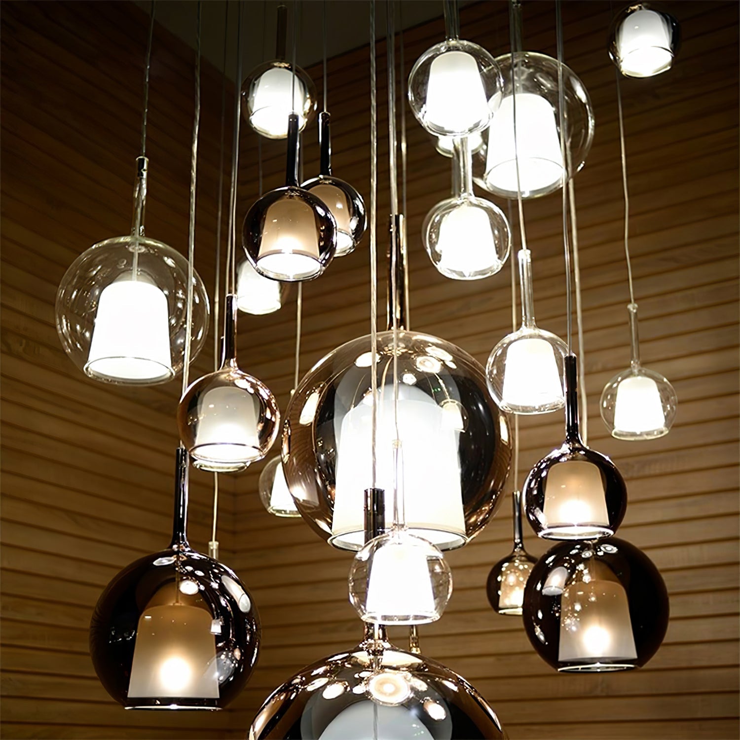 Vyreno Globe Pendant Light
