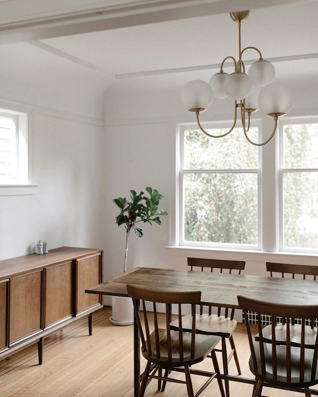 Jornoen Globe Chandelier