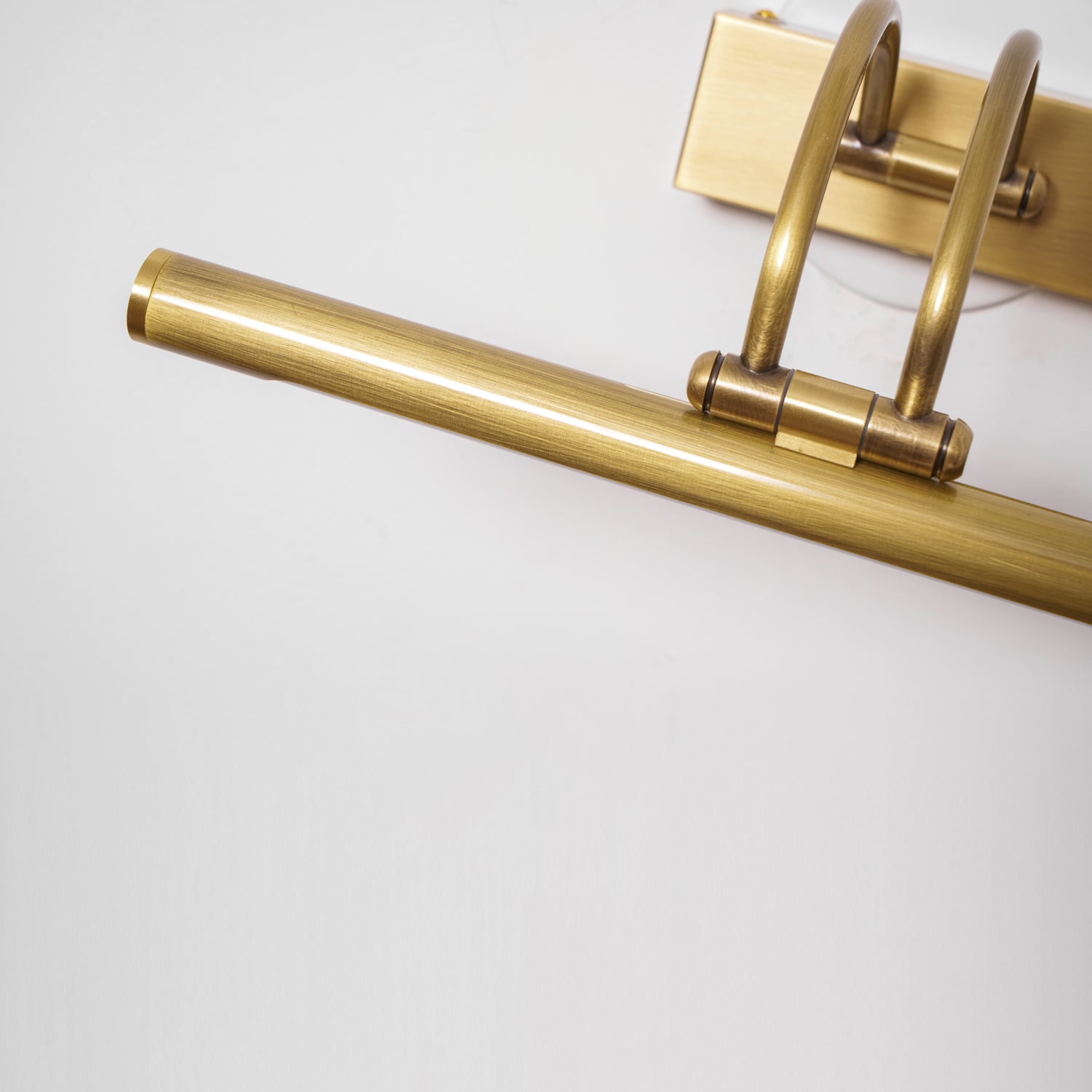 Lexanus Linear Wall Light