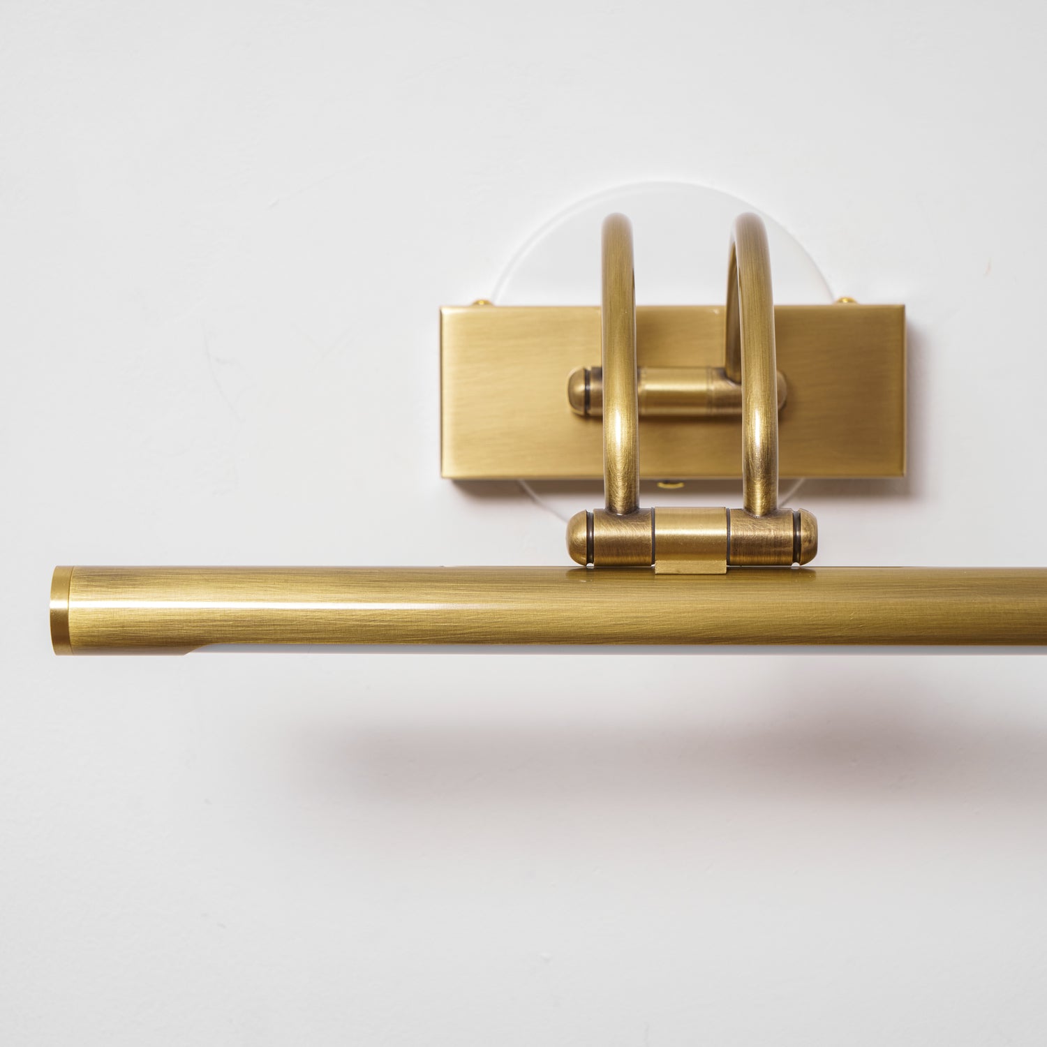 Lexanus Linear Wall Light