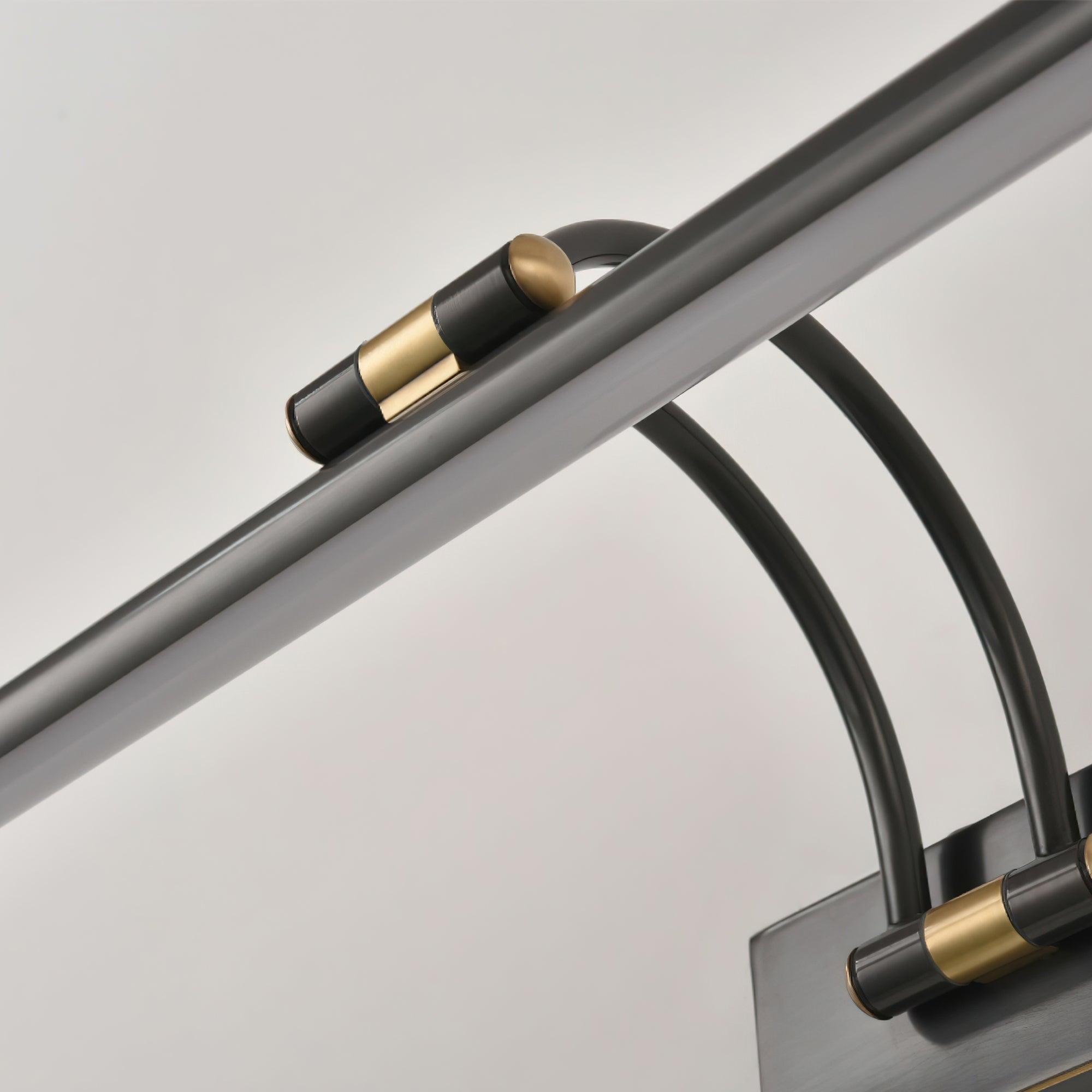 Lexanus Linear Wall Light