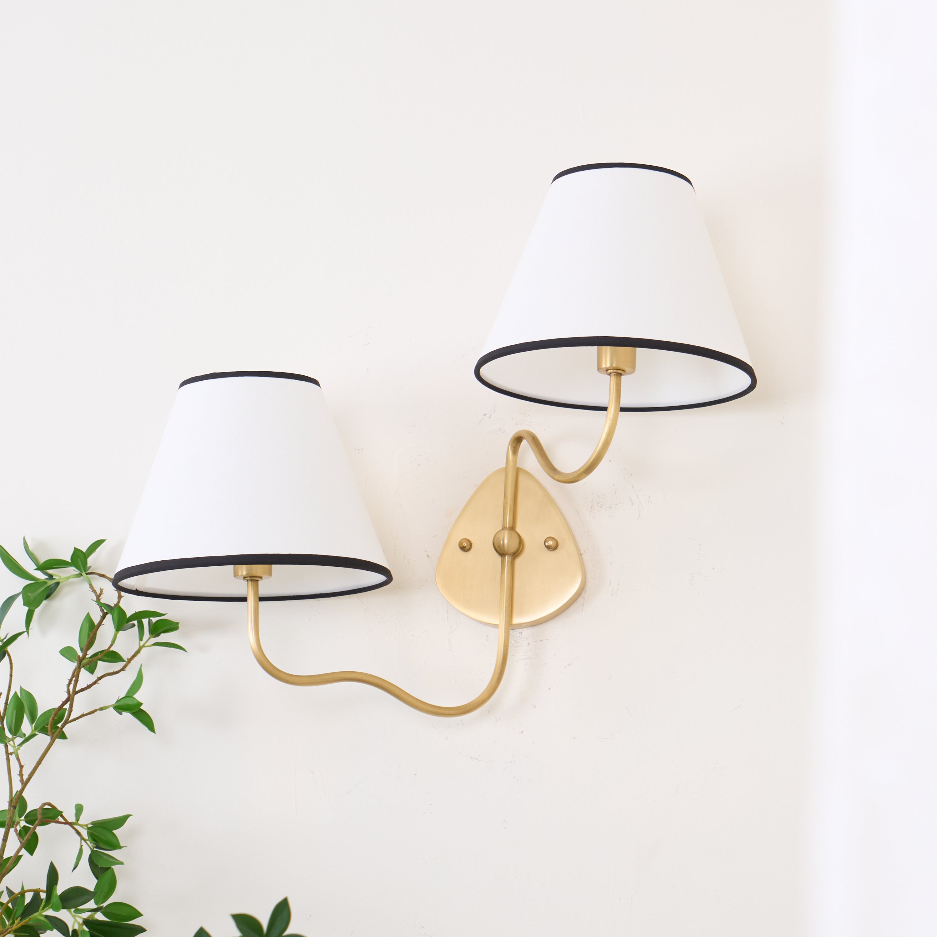 Zelioton Wall Light