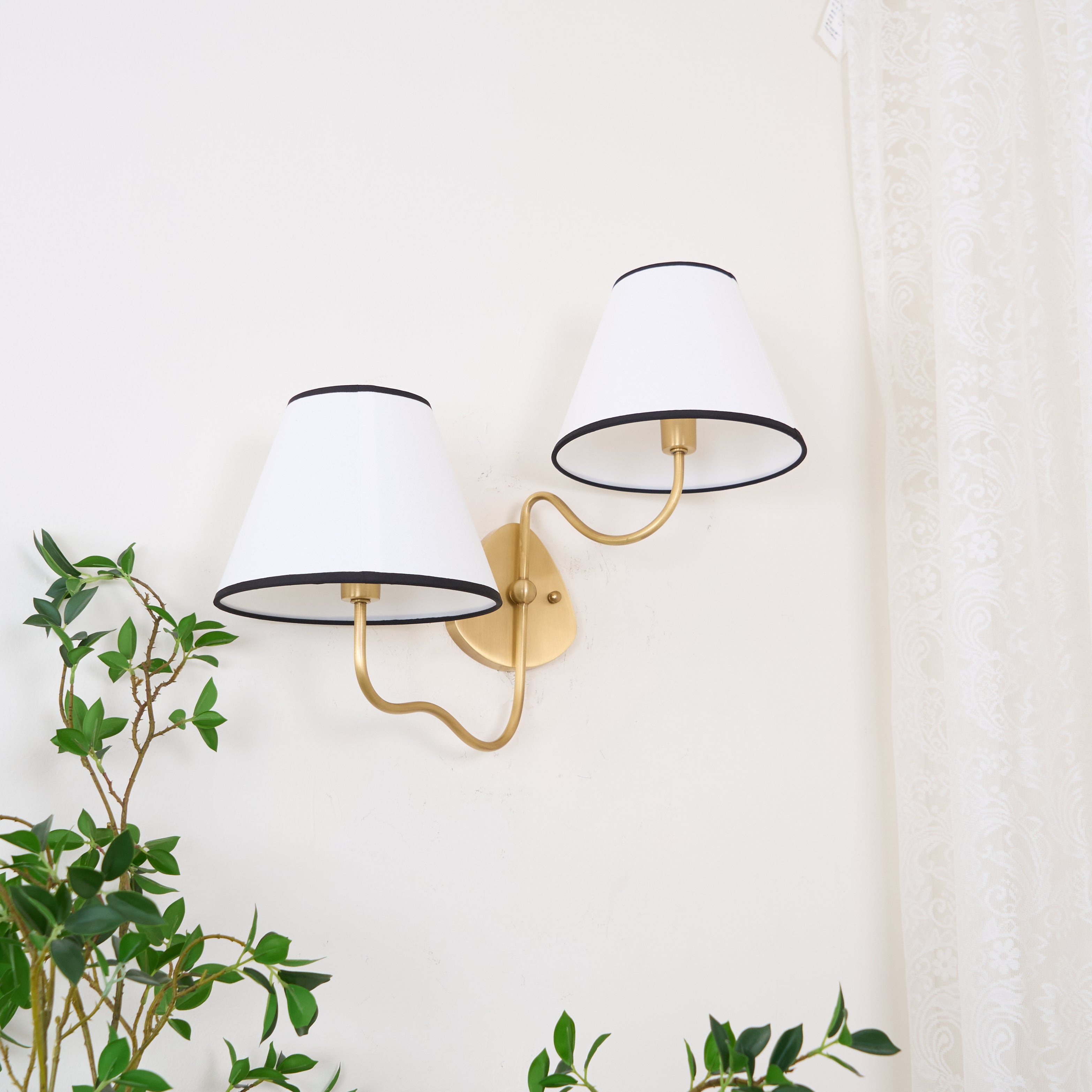 Zelioton Wall Light