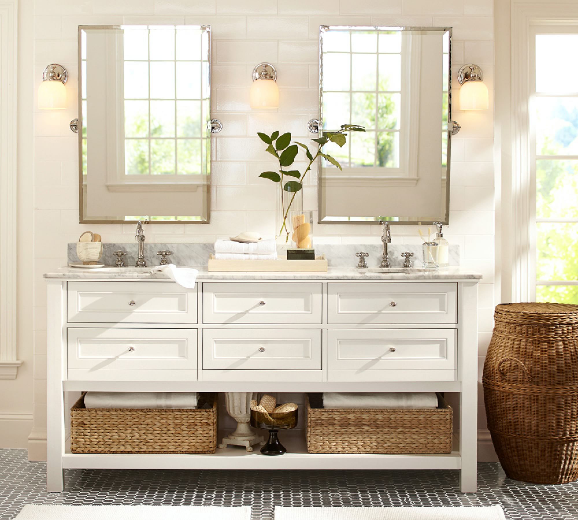 Renwyn Vanity Wall Light