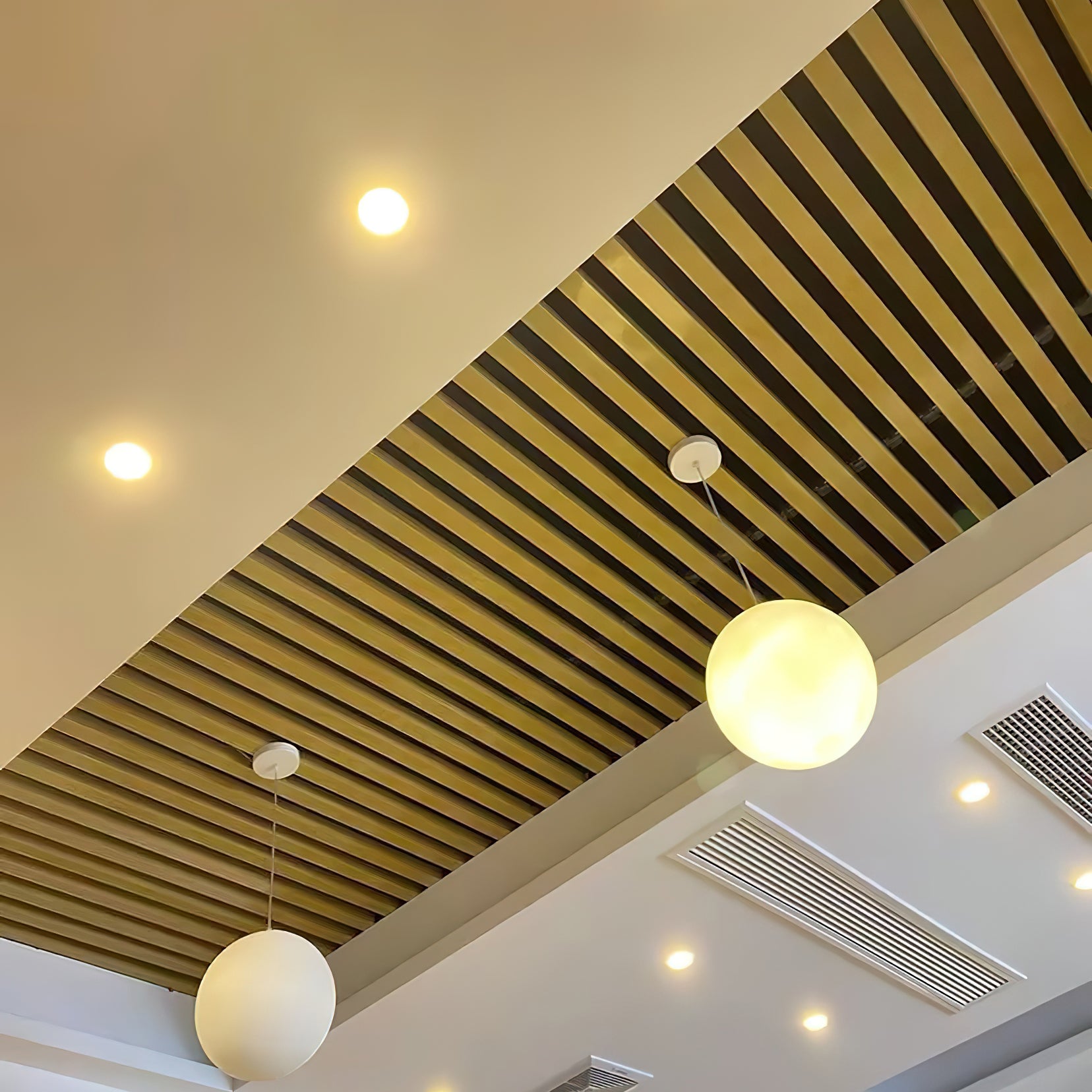 Camu Globe Pendant Light