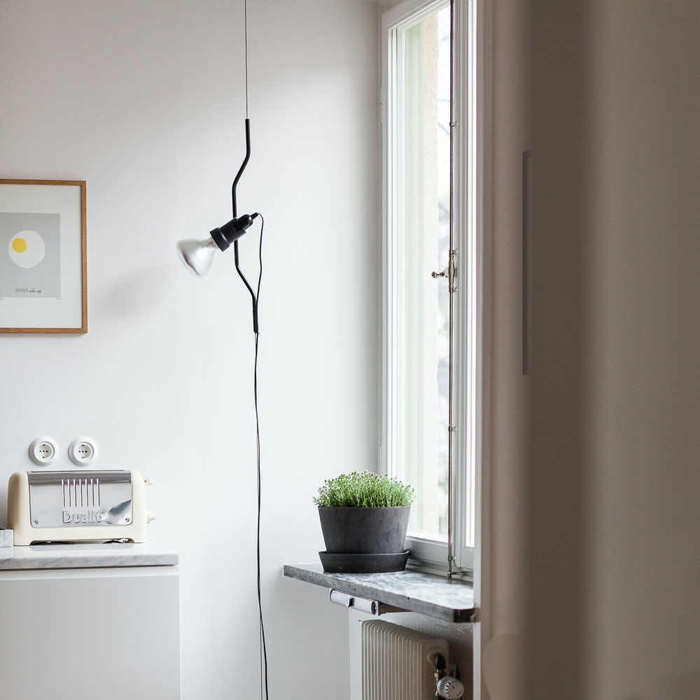 Elomiden Floor to Ceiling Lamp