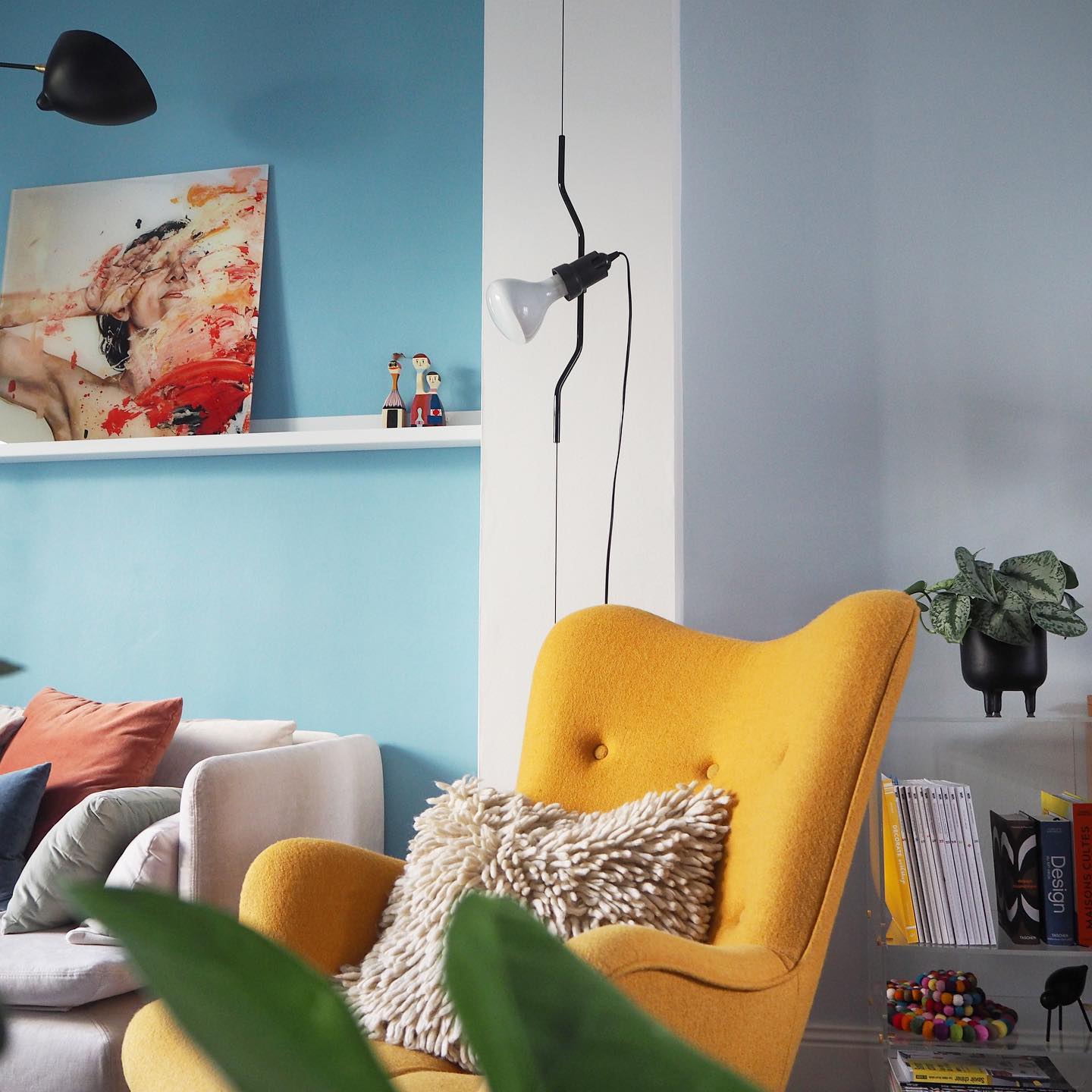Elomiden Floor to Ceiling Lamp