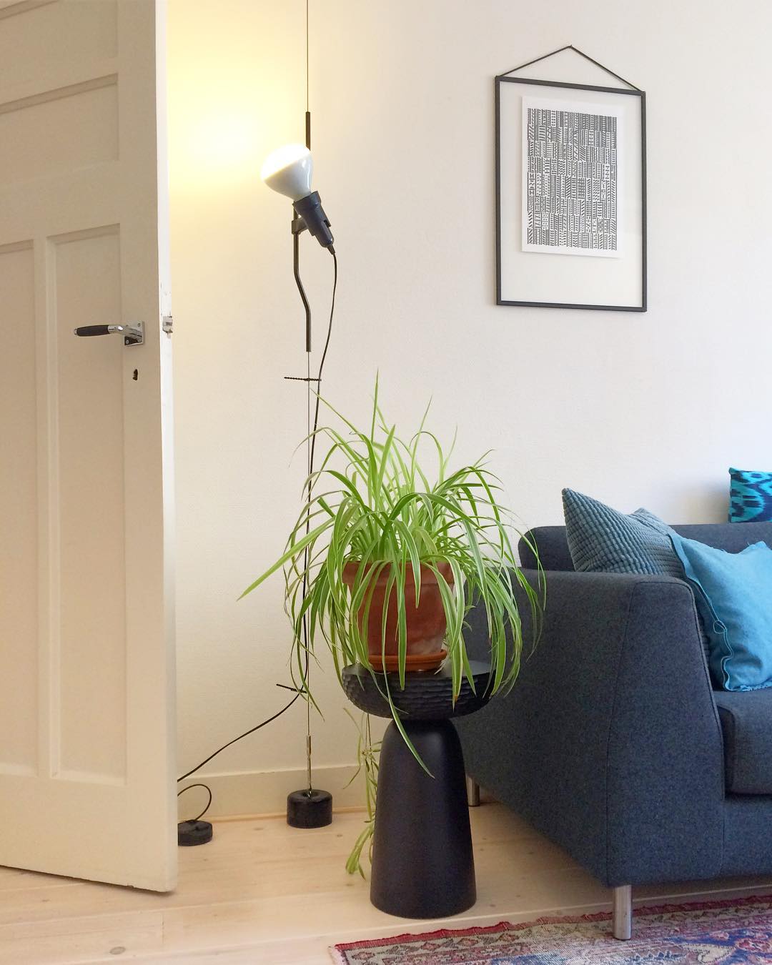 Elomiden Floor to Ceiling Lamp