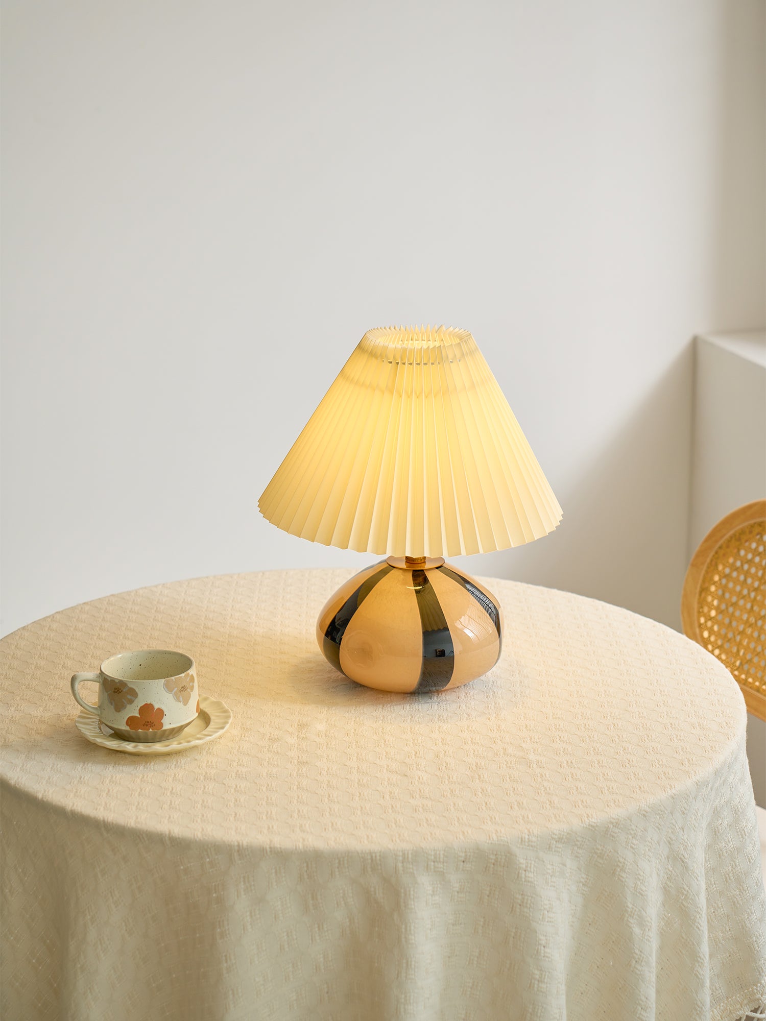 Orilo Pleated Table Lamp