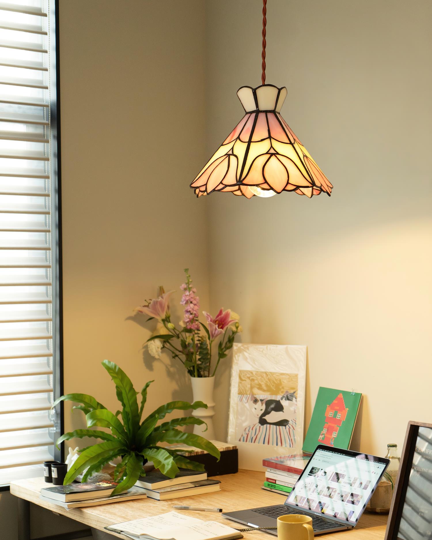 Lecoaris Tiffany Pendant Light