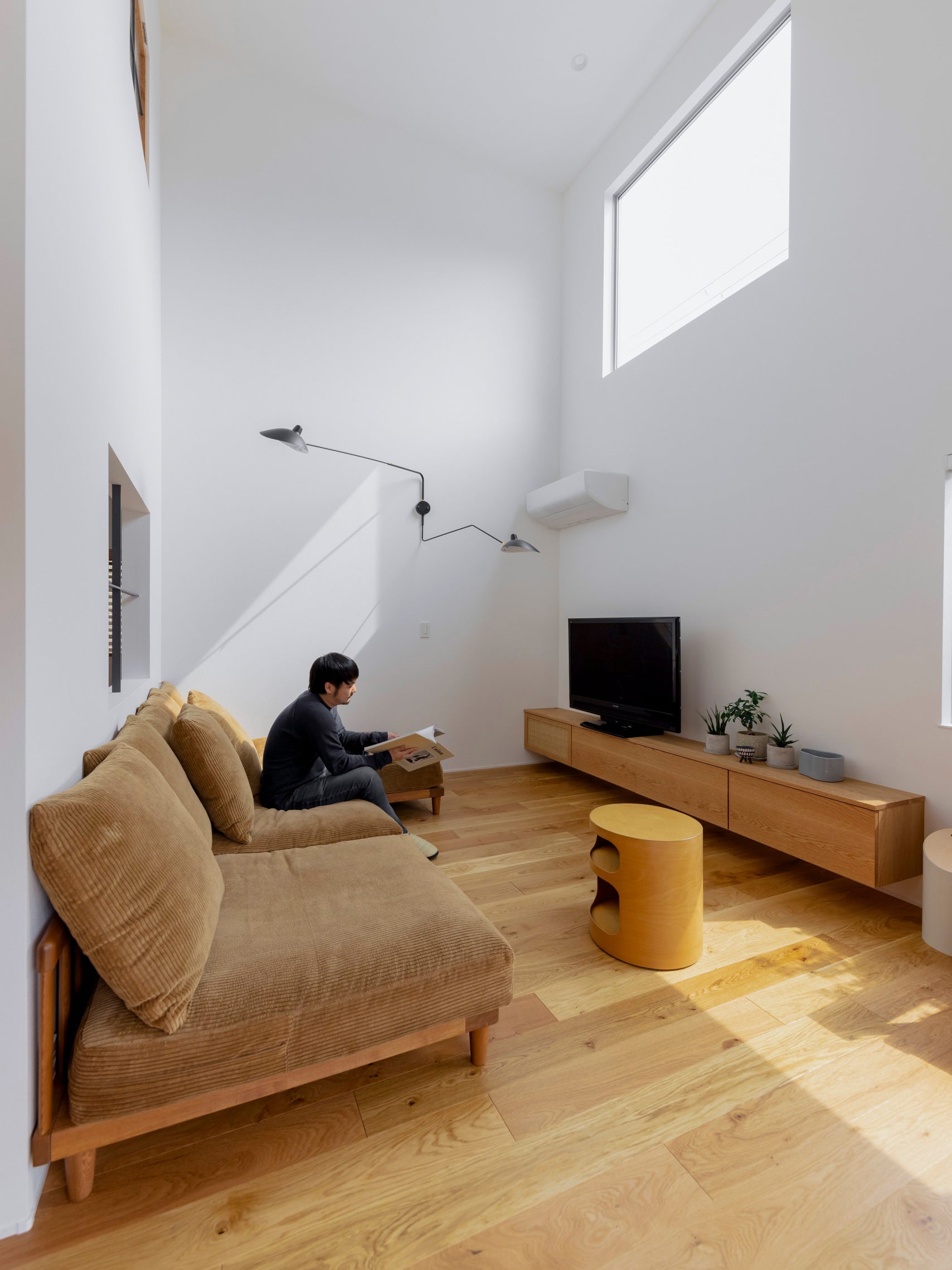 Noani Adjustable Wall Light