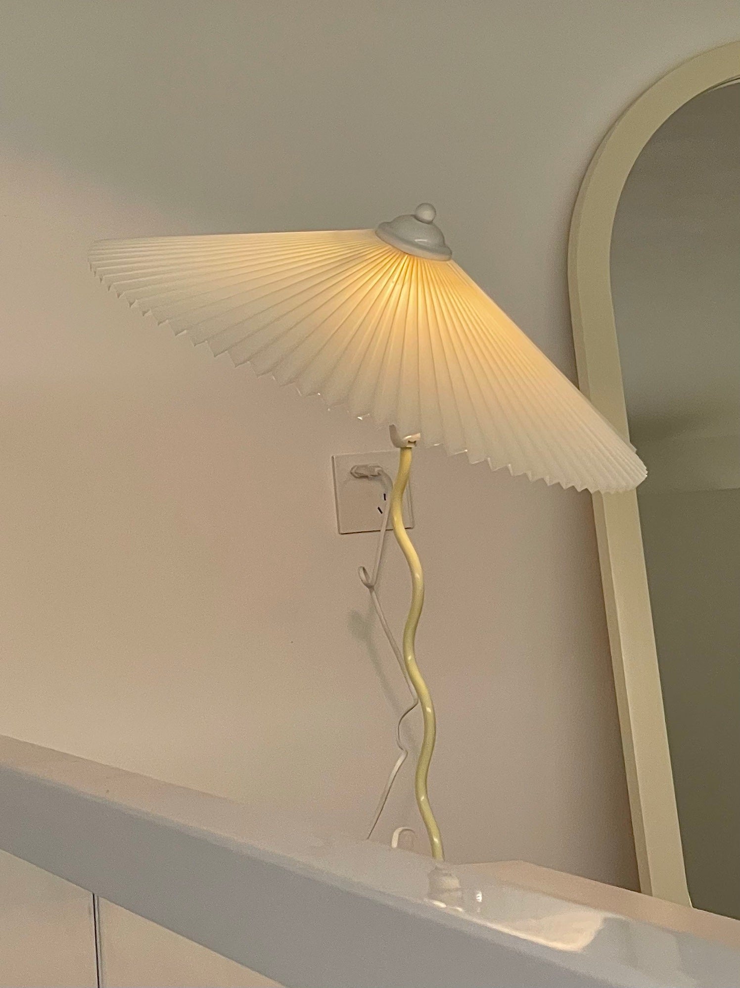 Rion Wavy Table Lamp