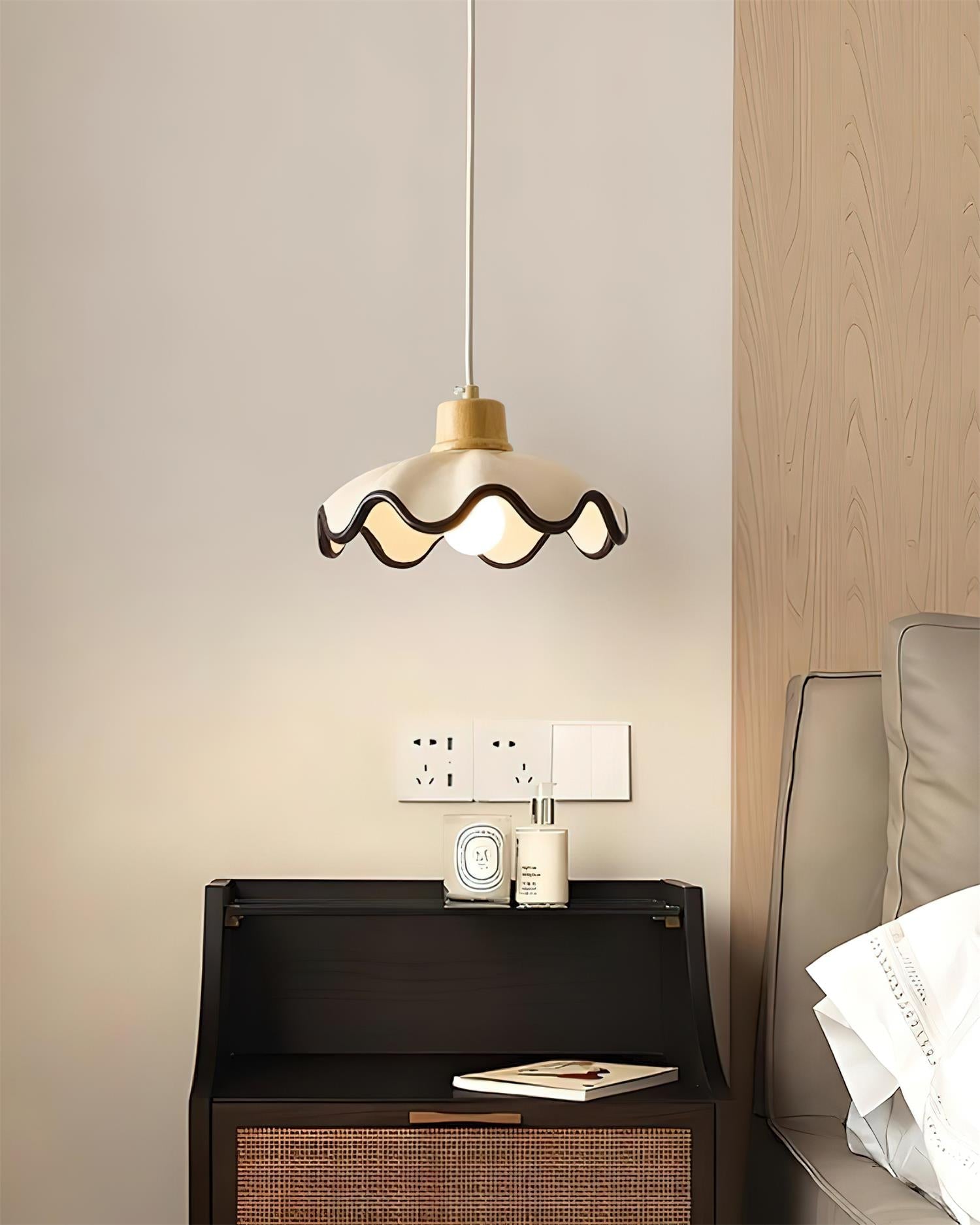 Halenoal Scalloped Pendant Light