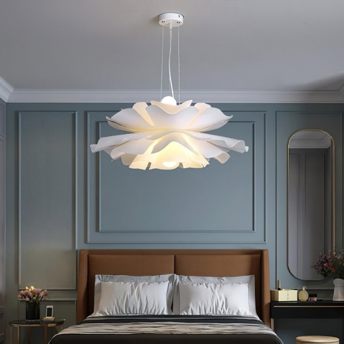 Oakin Lotus Pendant Light