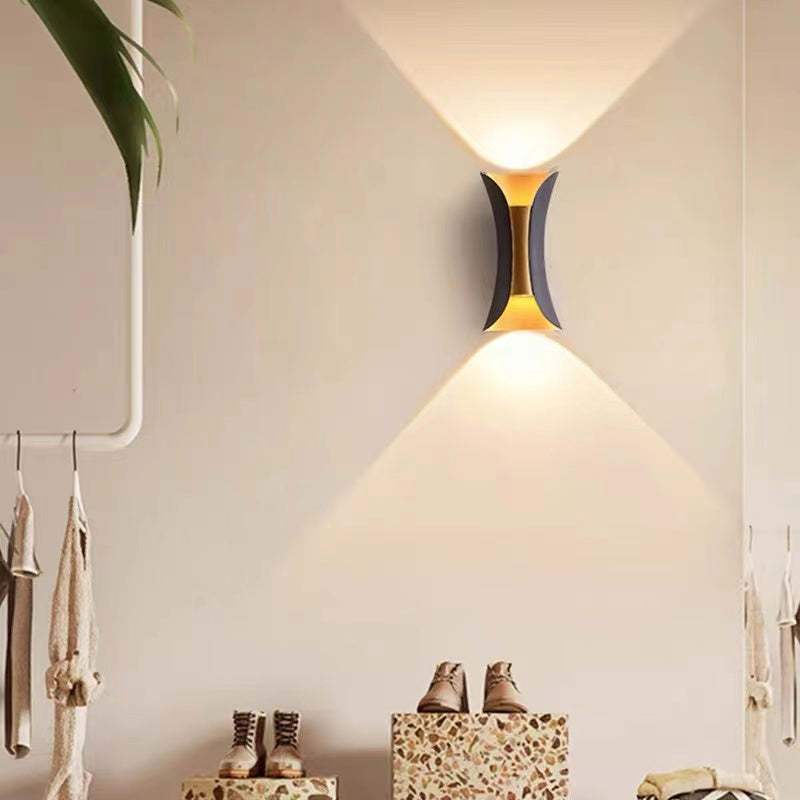 Talivenro Outdoor Wall Light