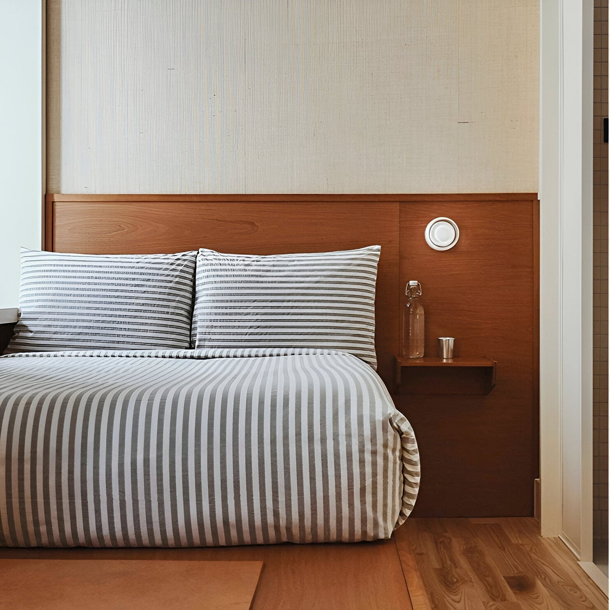 Quinmar Textured Wall Light